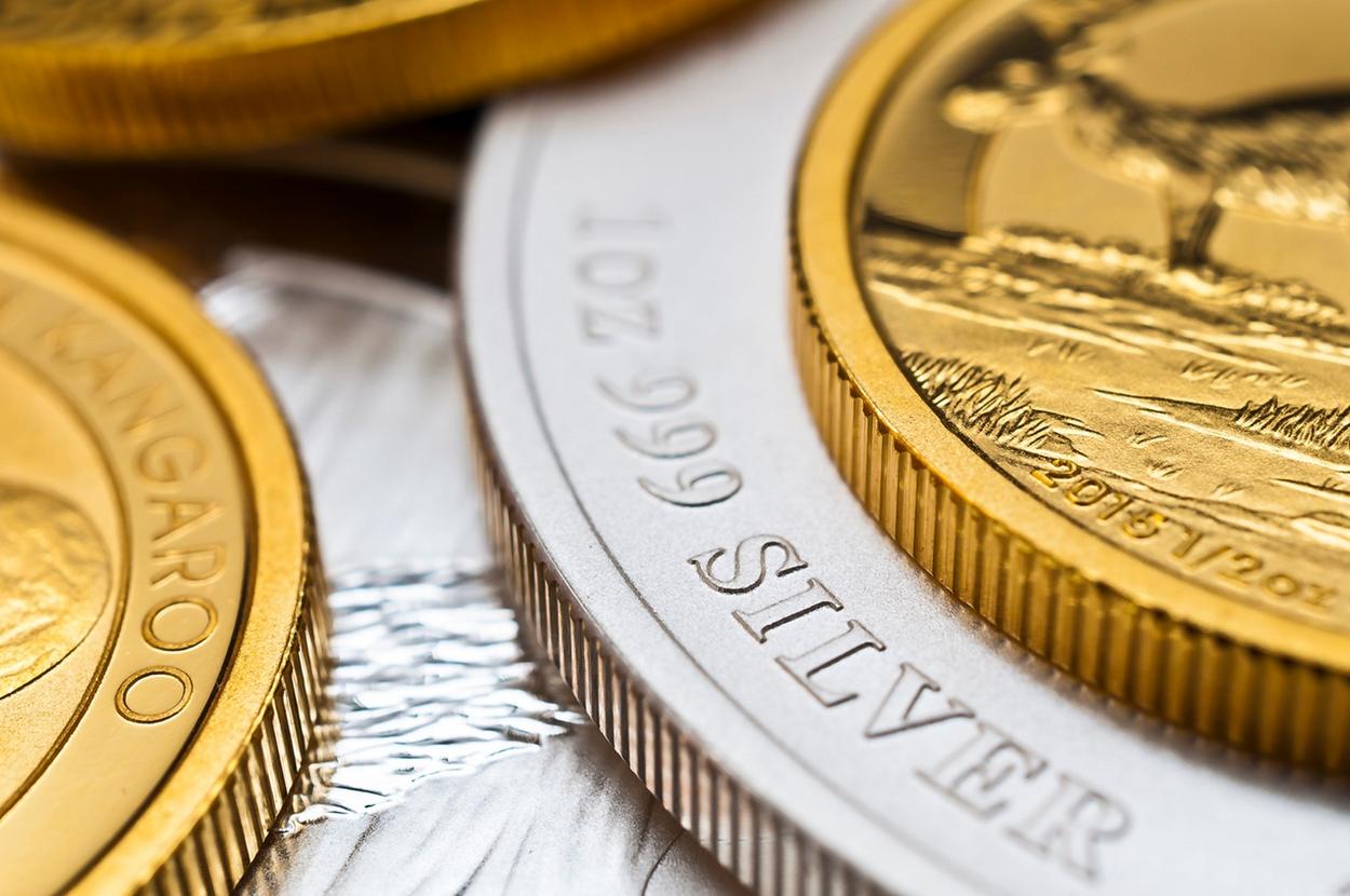Złoty bilon i srebrne monety - zdjęcie monet kolekcjonerskich